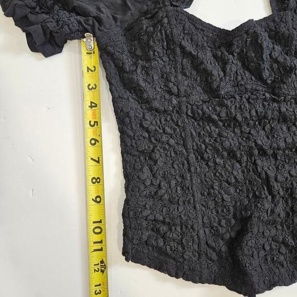 FREE PEOPLE Spring Fling Floral Knit Top Black NWT NEW Medium Crop Puff Sleeves - Picture 4 of 6